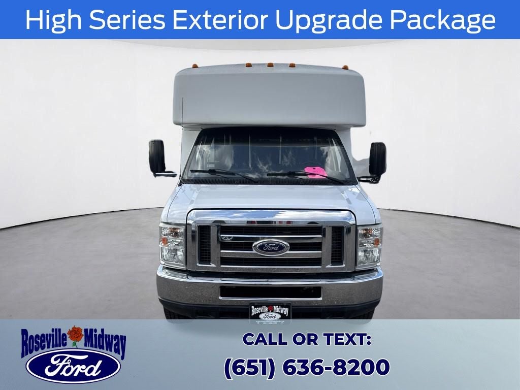 2015 Ford E-450SD Base 15 passenger bus