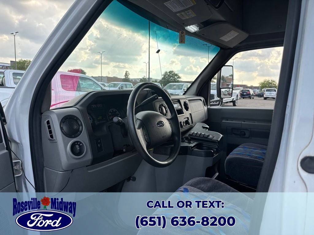 2015 Ford E-450SD Base 15 passenger bus